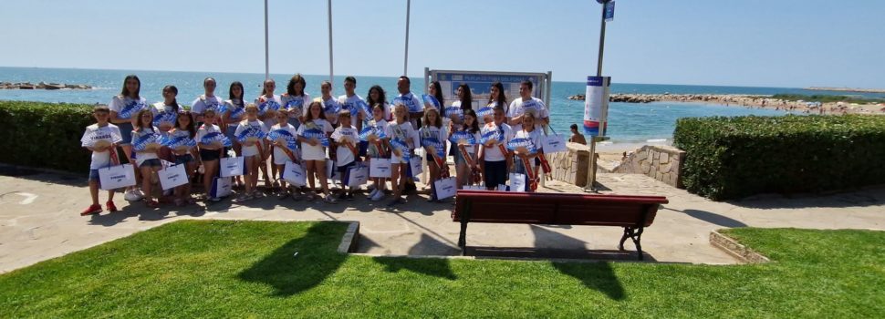 Hissada de la bandera blava a la platja Fora Forat
