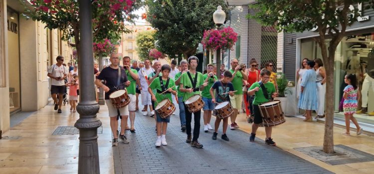 Cercavila de la Colla de Dolçaina i Tabal de Vinaròs