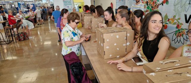 “Microentrevista” a la reina de festes Maria Andreu Barro