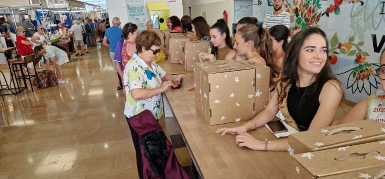 “Microentrevista” a la reina de festes Maria Andreu Barro