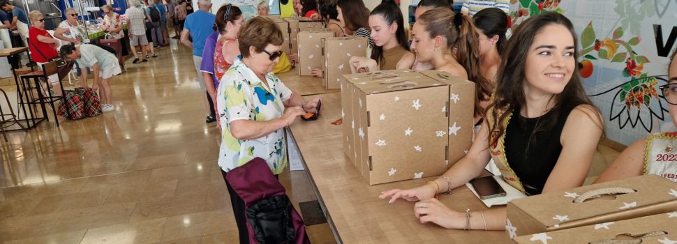 “Microentrevista” a la reina de festes Maria Andreu Barro