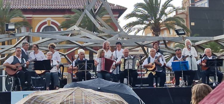 La rondalla Mar i Terra talla el concert per la pluja