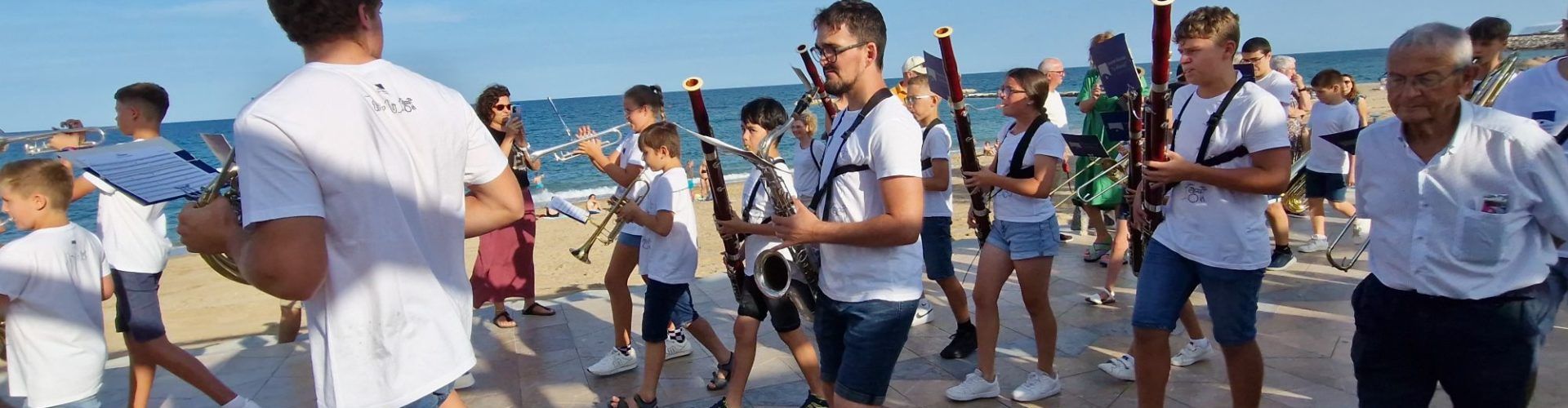 Els joves de La Alianza surten a tocar pel carrer