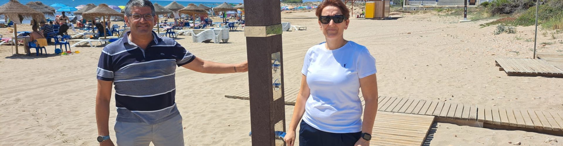  S’instal·len dutxes de plàstic reciclat amb llavapeus a les platges d’Alcossebre