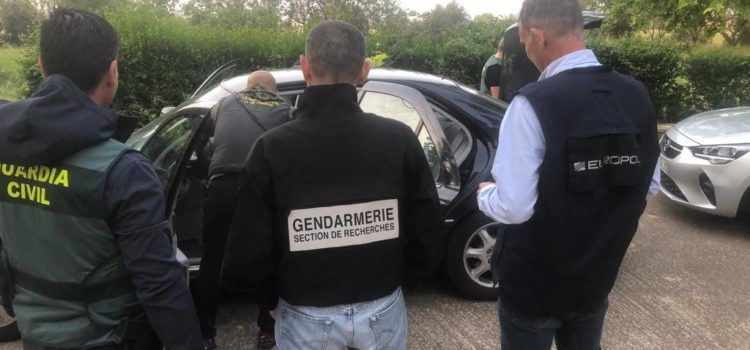 Siete detenidos en Tarragona, Zaragoza, Castellón y Francia por estafar más de 100.000 euros con tarjetas falsas que usaban en autopistas francesas