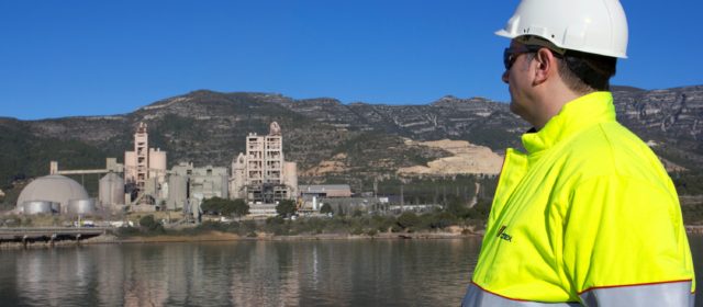 Cemex i Griñó converteixen en combustibles les escombraries marines