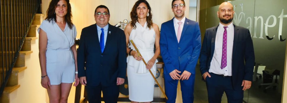 María Ángeles Pallarés vuelve a recibir la vara de mando del Ayuntamiento Canet lo Roig mejorando su mayoría absoluta