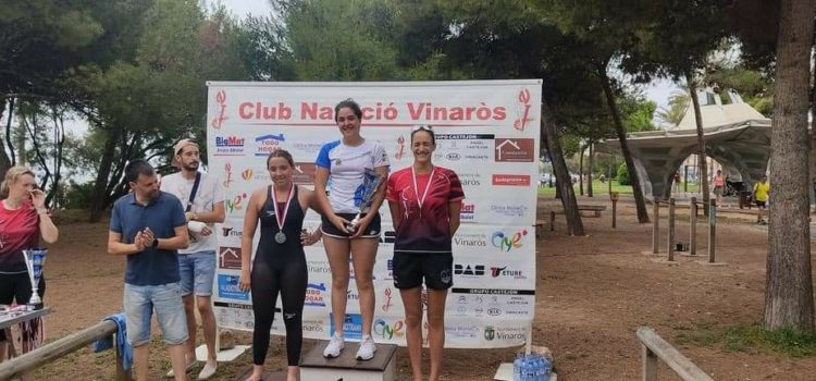 Victòria de Gerard Labèrnia del CN Vinaròs i Rosa Martínez del CN Castalia Castelló en la XXVII Travessia Platja del Fortí