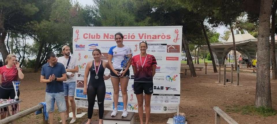 Victòria de Gerard Labèrnia del CN Vinaròs i Rosa Martínez del CN Castalia Castelló en la XXVII Travessia Platja del Fortí