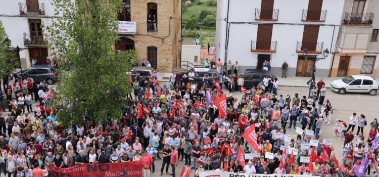 2.000 persones es manifesten a Vilafranca pel futur de Marie Claire i l’ocupació a la comarca
