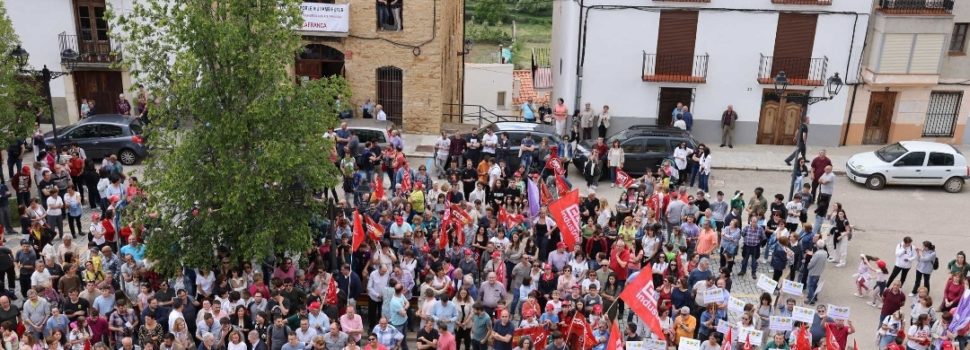 2.000 persones es manifesten a Vilafranca pel futur de Marie Claire i l’ocupació a la comarca
