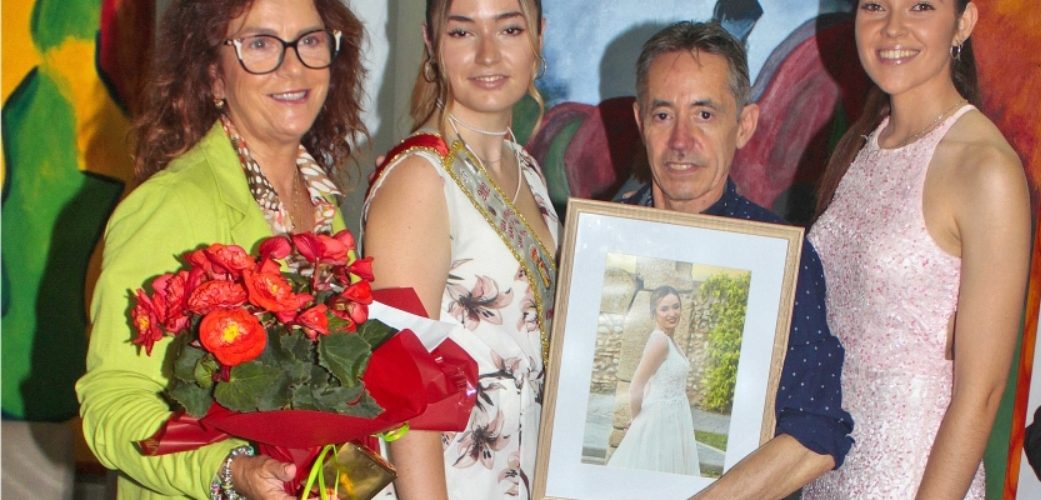 El CMC presenta la seua dama, María Andreu Barró, elegida reina de festes de Vinaròs