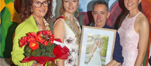 El CMC presenta la seua dama, María Andreu Barró, elegida reina de festes de Vinaròs