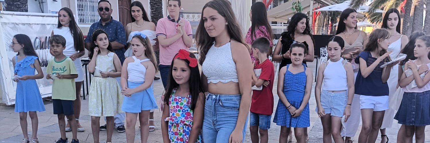 Les dames i cavaller dels col·les de Vinaròs conviden la resta de la cort d’honor