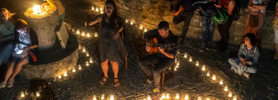 Dos concerts en acústic organitzats per Alt Maestrat Human Land delecten en la ‘Encesa’ de Culla
