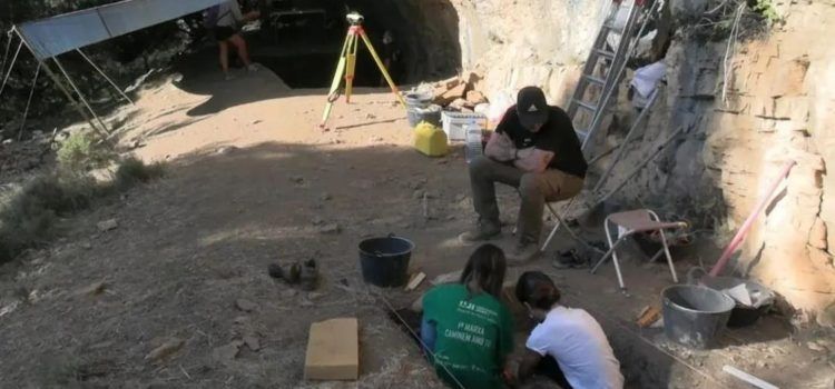 Noves excavacions a la Coveta de la Foia de Vilafranca