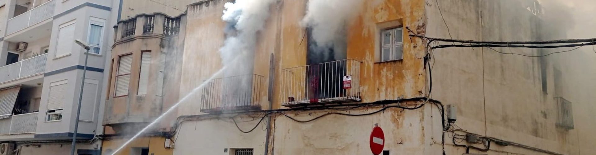 Incendio de una vivienda unifamiliar en Benicarló