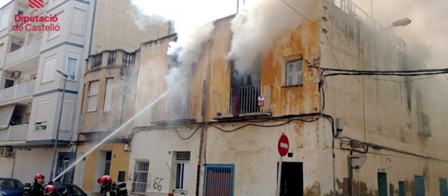 Incendio de una vivienda unifamiliar en Benicarló