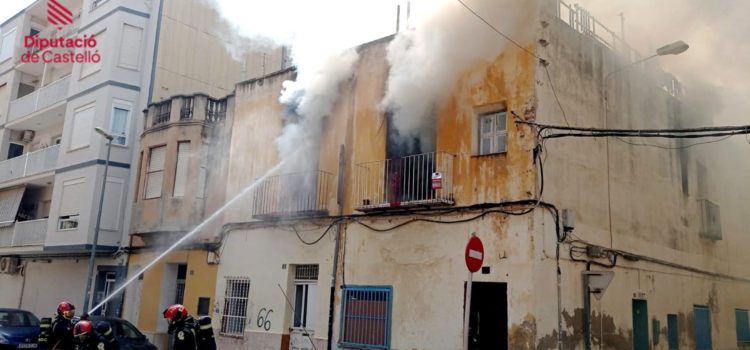 Incendio de una vivienda unifamiliar en Benicarló