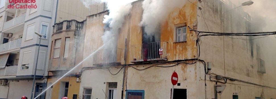 Incendio de una vivienda unifamiliar en Benicarló