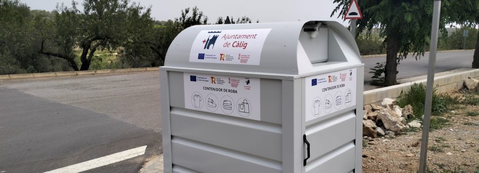L’Ajuntament de Càlig instal·la un contenidor per a la recollida de roba i productes tèxtils