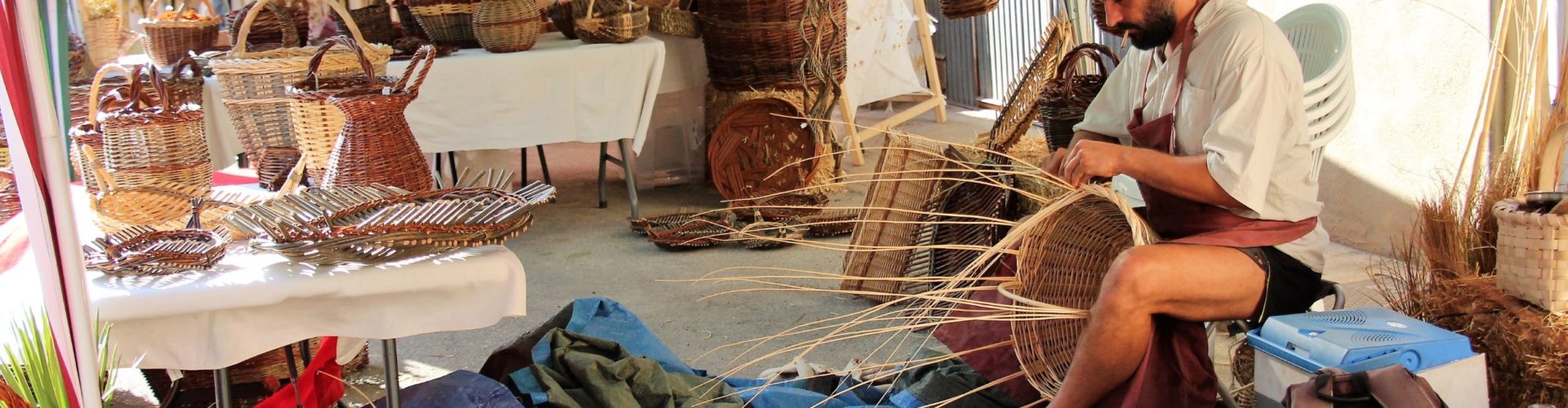 Les demostracions artesanes guanyen importància en la vintena edició de la Fira de les Fibres Vegetals del Mas de Barberans