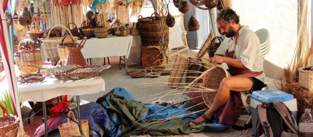 Les demostracions artesanes guanyen importància en la vintena edició de la Fira de les Fibres Vegetals del Mas de Barberans