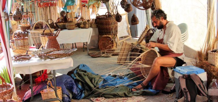 Les demostracions artesanes guanyen importància en la vintena edició de la Fira de les Fibres Vegetals del Mas de Barberans