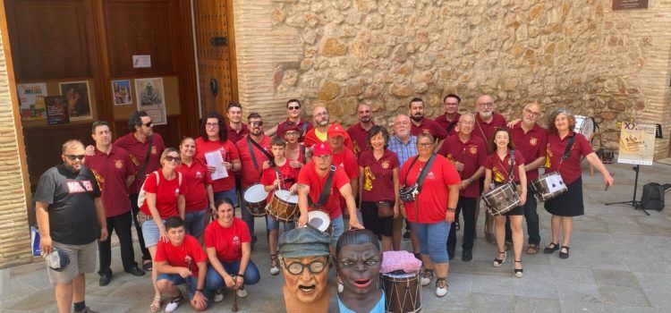 Vídeos i fotos: La Colla de Dolçaina i Tabal dels Nanos i Gegants, a Llíria