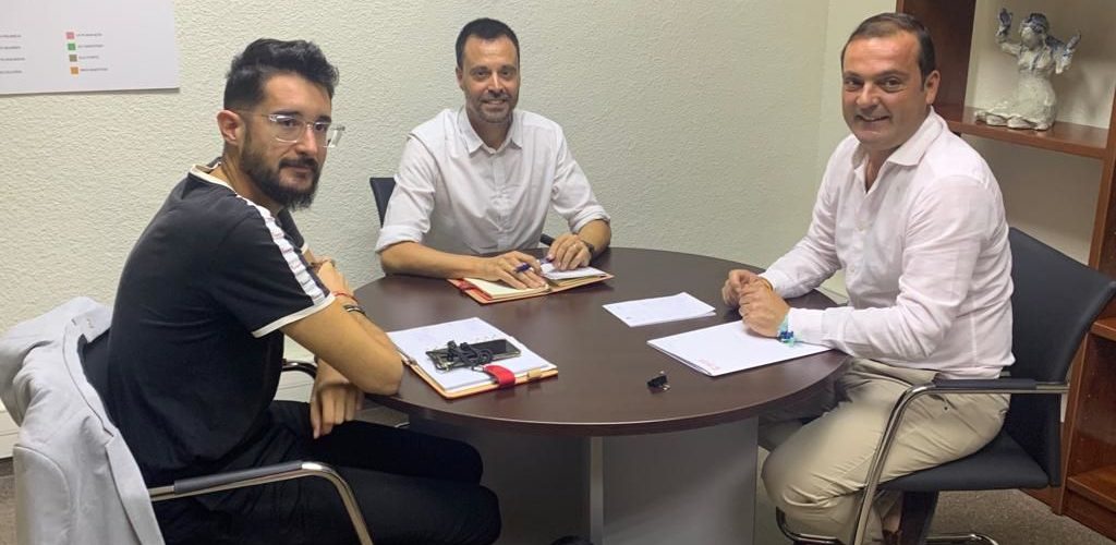 L’Ajuntament es reuneix amb el nou diputat de Turisme, Andrés Martínez