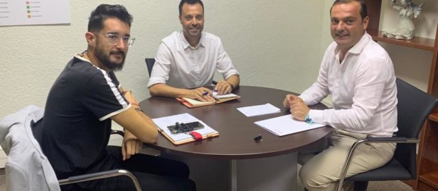 L’Ajuntament es reuneix amb el nou diputat de Turisme, Andrés Martínez
