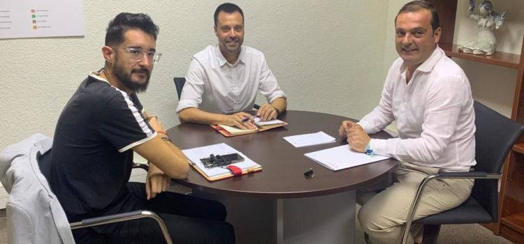 L’Ajuntament es reuneix amb el nou diputat de Turisme, Andrés Martínez