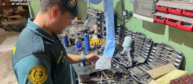 La Guardia Civil localiza un taller mecánico ilegal, dentro de una nave industrial de grandes dimensiones en Amposta