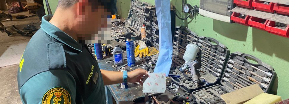 La Guardia Civil localiza un taller mecánico ilegal, dentro de una nave industrial de grandes dimensiones en Amposta