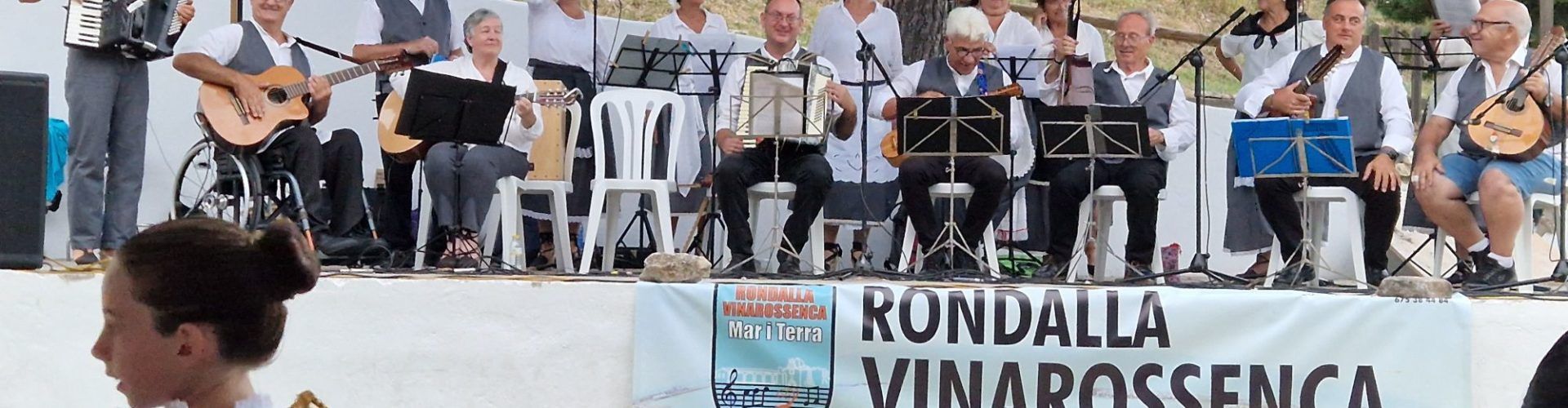 Actuació de la rondalla vinarossenca Mar i Terra a Vallibona amb debut de tres nous integrants