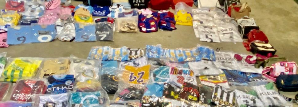 Operación contra el top manta en Peñíscola: 13 personas detenidas e incautadas 2.000 prendas falsificadas cuyo valor se aproxima a los 90.000 euros