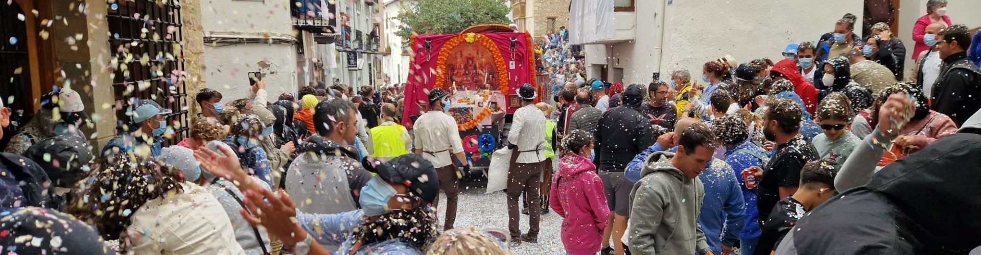 El mal tiempo no resta brillantez y participación al día grande de L’Anunci de Morella