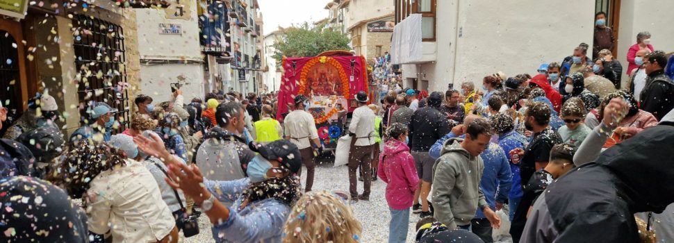 El mal tiempo no resta brillantez y participación al día grande de L’Anunci de Morella