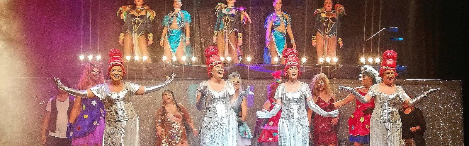 Gran èxit de “La Farsa companyia” a Vinaròs amb “Priscilla, una estrella en las Vegas”