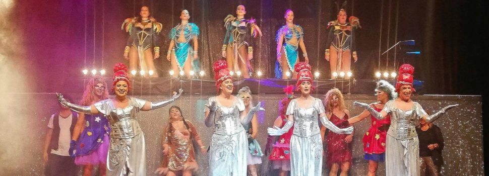 Gran èxit de “La Farsa companyia” a Vinaròs amb “Priscilla, una estrella en las Vegas”