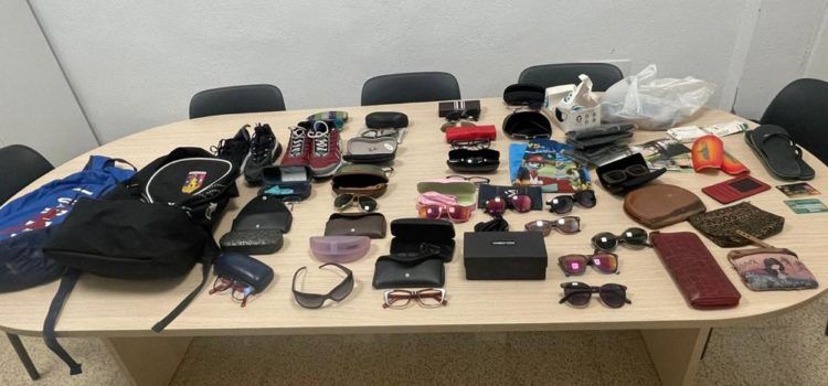 La Policia Local d’Alcalà-Alcossebre deté un individu per robatori i recupera el material