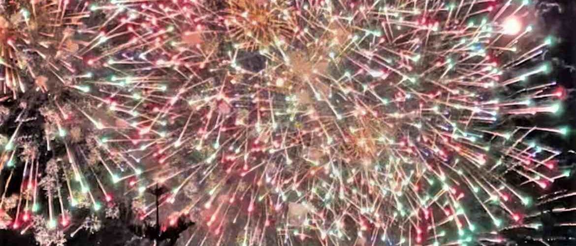 Benicarló cierra las fiestas con un espectacular castillo de fuegos artificiales