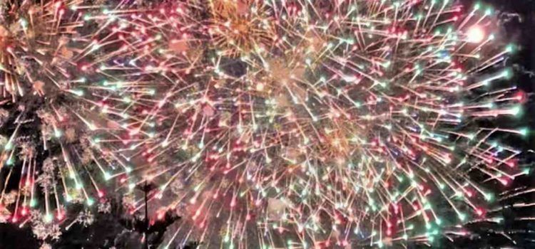 Benicarló cierra las fiestas con un espectacular castillo de fuegos artificiales