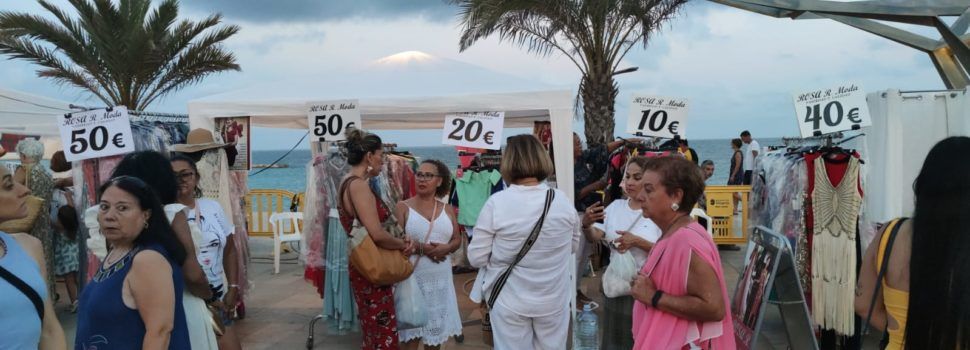 Quinze botigues de Vinaròs “obrin” avui diumenge al passeig