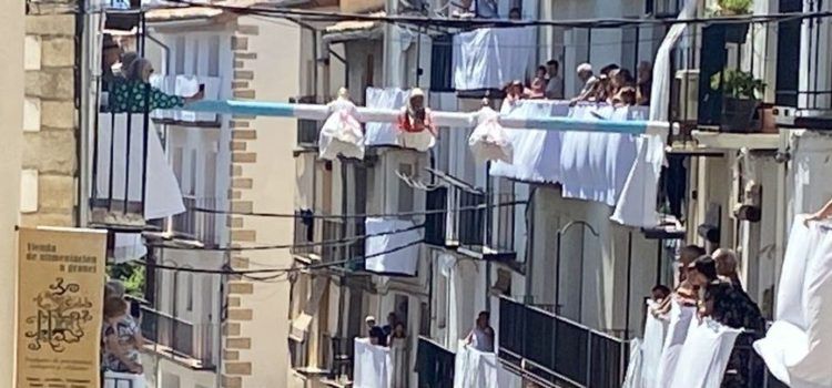 ‘El volantins’ de Morella han vuelto a danzar, ante la llegada de l’Anunci