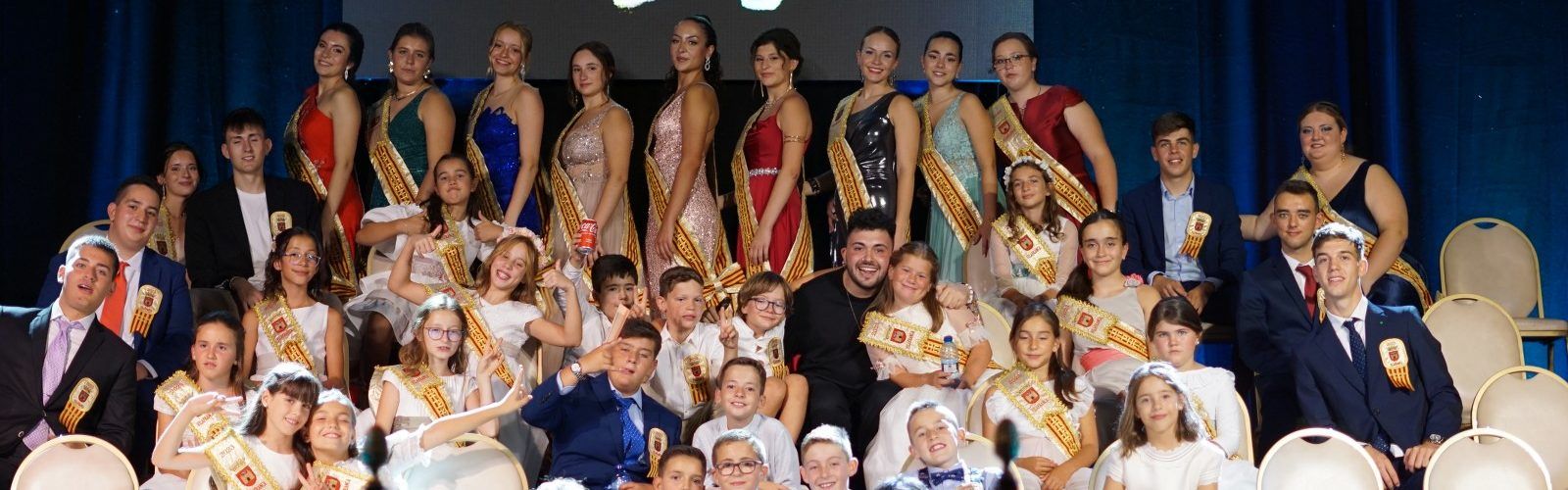 40 representants omplin l’escenari del Parador de Festes de Vilafranca
