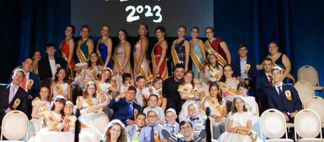 40 representants omplin l’escenari del Parador de Festes de Vilafranca