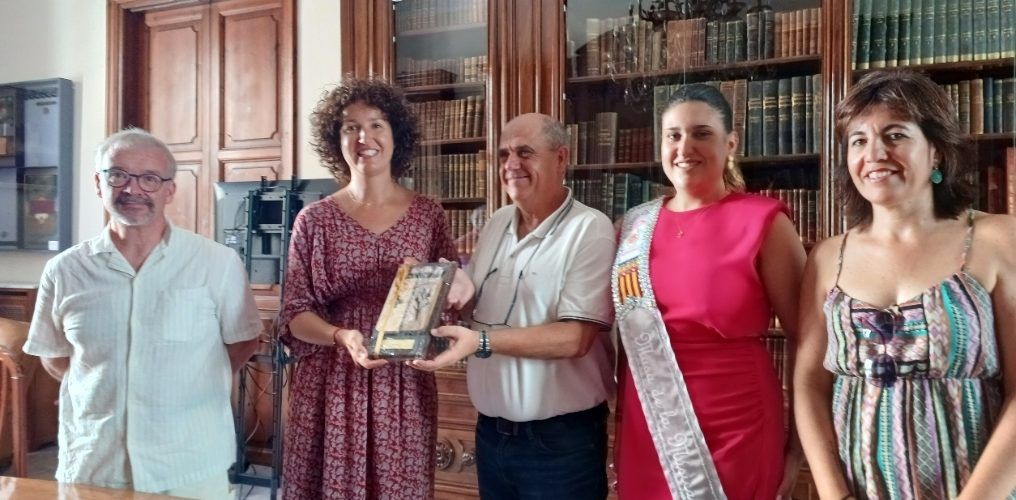L’Ajuntament de Benicarló reconeix Beatriz Fernández Aucejo, directora convidada de la serenata