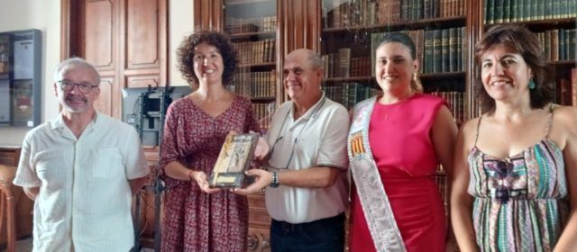 L’Ajuntament de Benicarló reconeix Beatriz Fernández Aucejo, directora convidada de la serenata