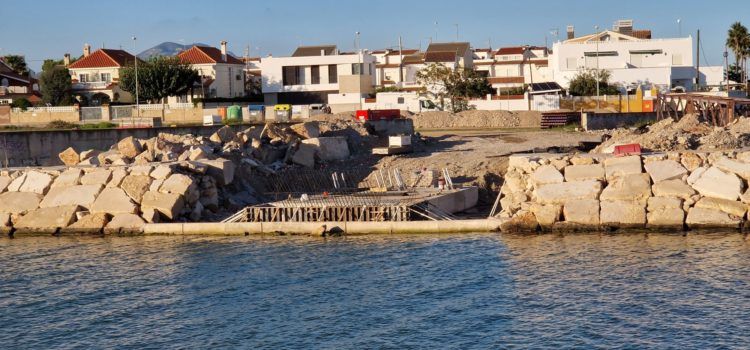 La pasarela sobre el Cervol: puente de unión del paseo Fora Forat con la costa norte